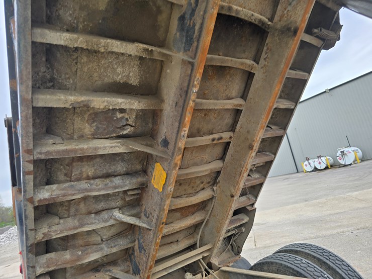 2003-mack-rd688s-image-42