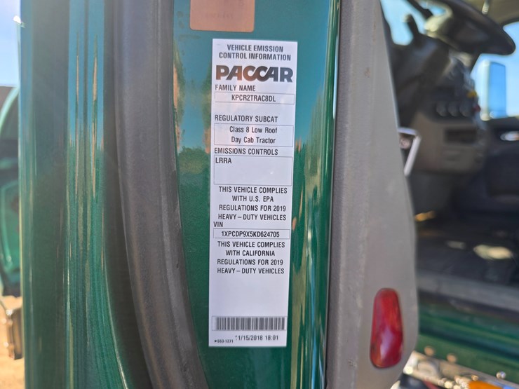 2019-peterbilt-567-image-50