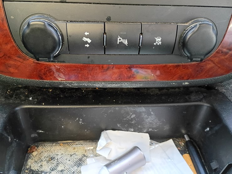 2010-chevrolet-tahoe-image-42