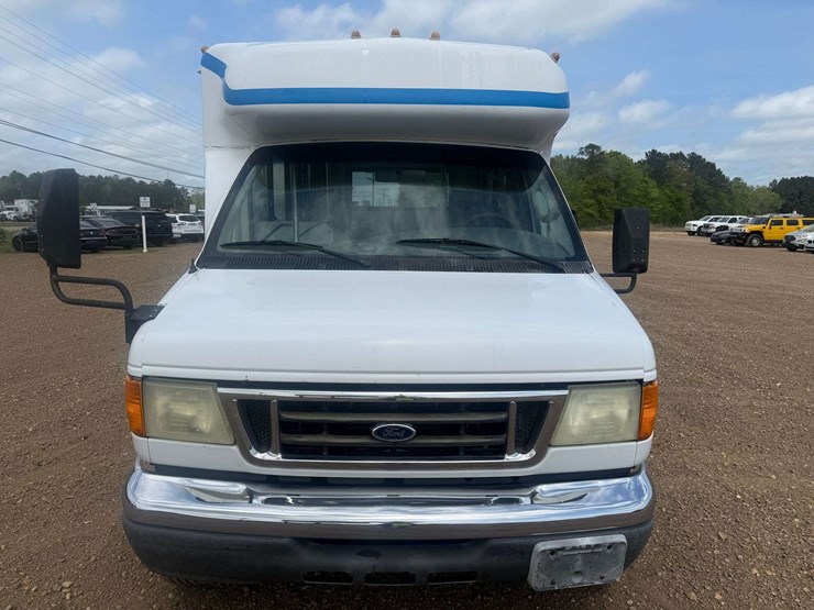 2006-ford-e350-image-5