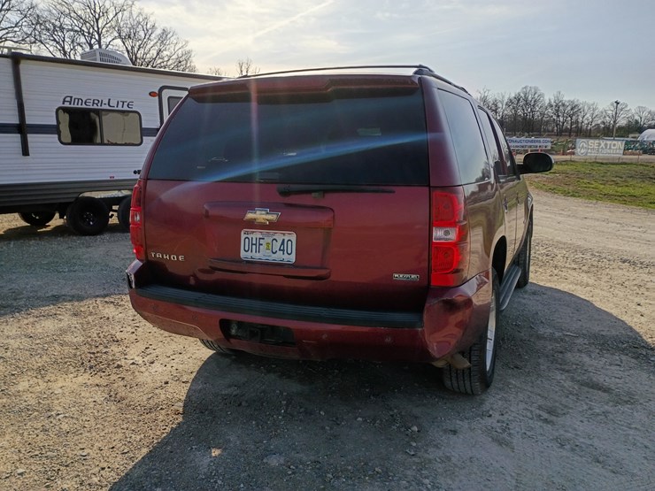 2010-chevrolet-tahoe-image-8