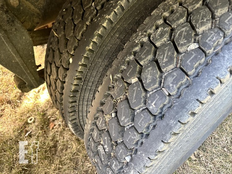 1991-freightliner-fld120-image-32