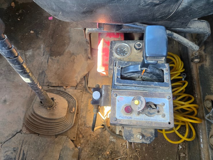 1998-mack-rd688s-image-77