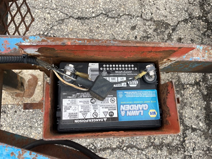 #1461-•-2001-ditch-witch-5'-x-13'-tilt-deck-trailer-(no-title)-(of)-image-11