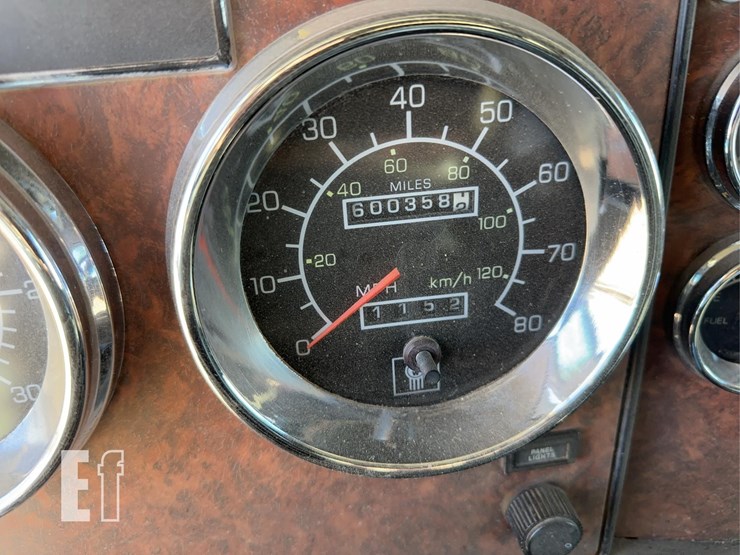 2005-kenworth-t800-image-46