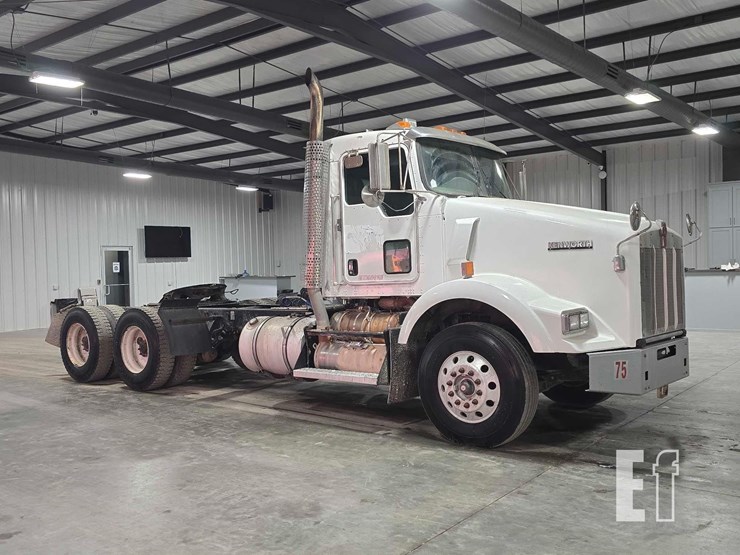 2012-kenworth-t800-image-2