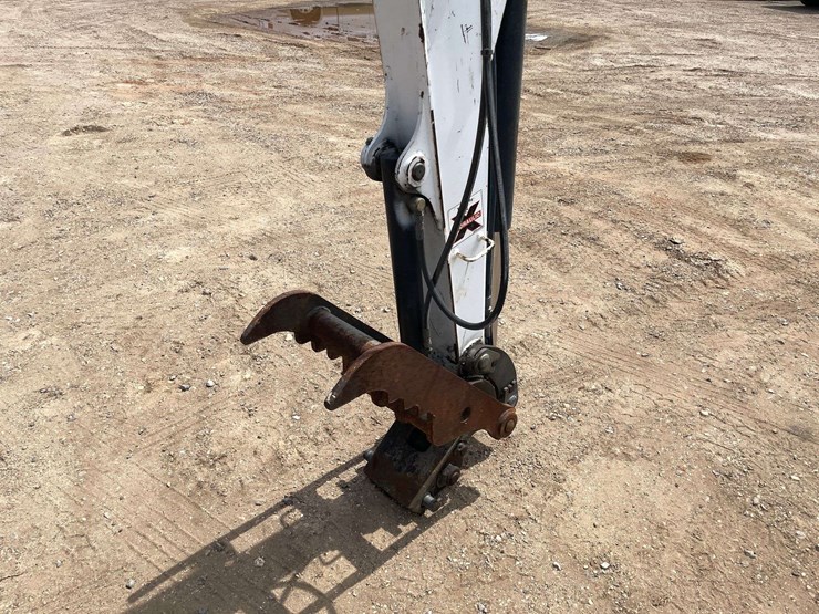 2011-bobcat-e35-image-11