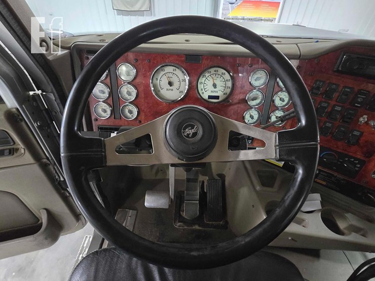 2004-international-paystar-5900-image-10