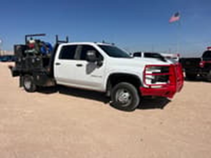 2024-chevrolet-silverado-3500hd-image-2