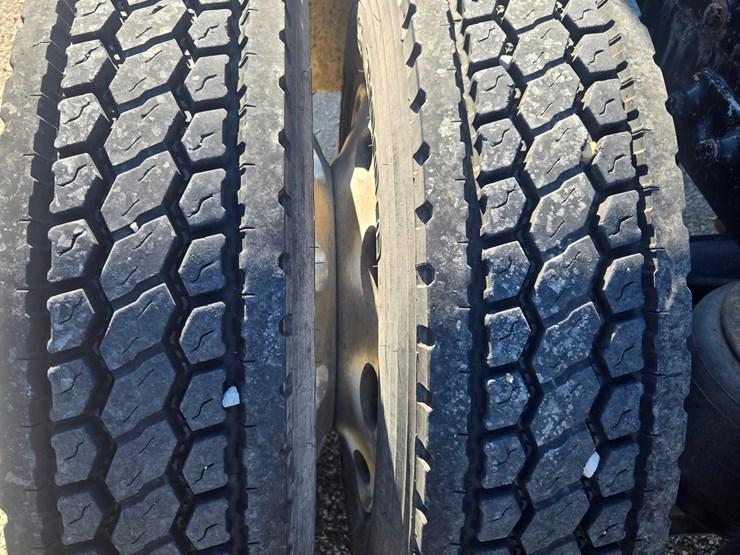 2005-peterbilt-379-image-82