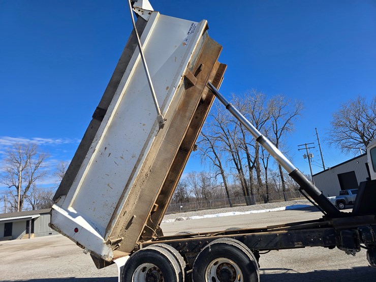 2001-mack-rd688s-image-64