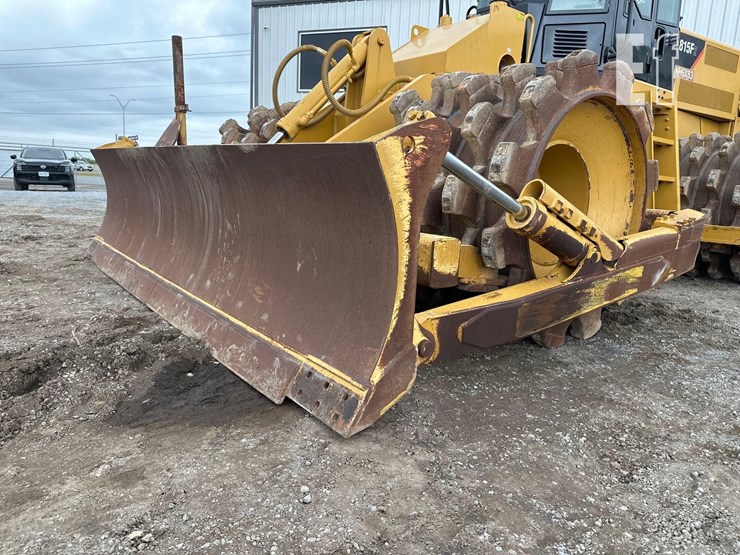 2015-caterpillar-815f-2-image-10