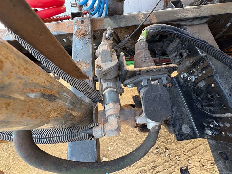 2013-mack-pinnacle-cxu613-image-30