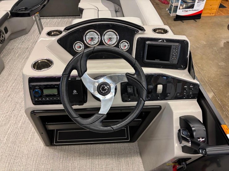 2025-g3-suncatcher-select-20rc-pontoon-image-15