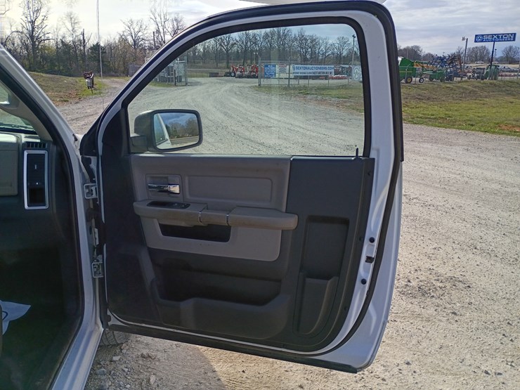 2012-dodge-1500-image-34