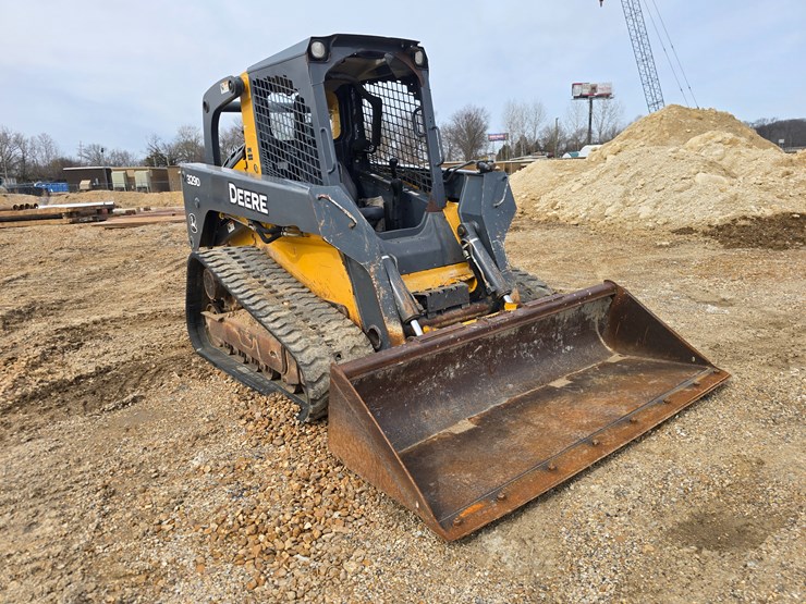 2013-deere-329d-image-13