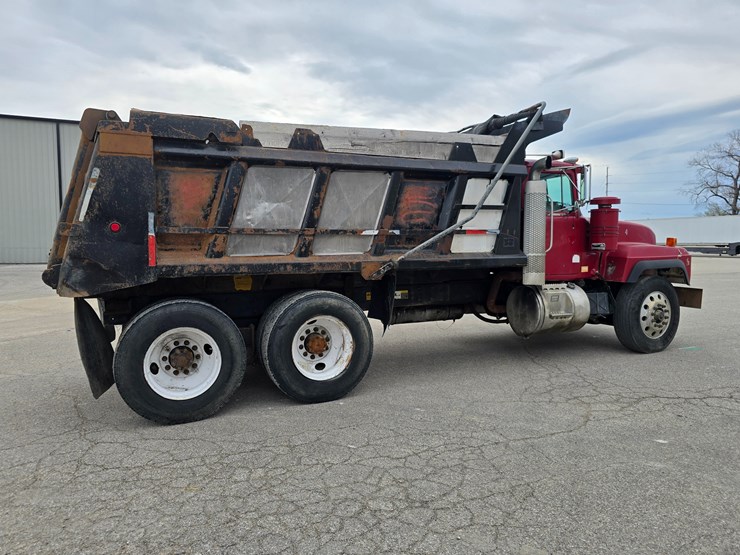 2003-mack-rd688s-image-17