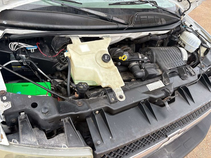 2005-chevrolet-express-3500-image-25