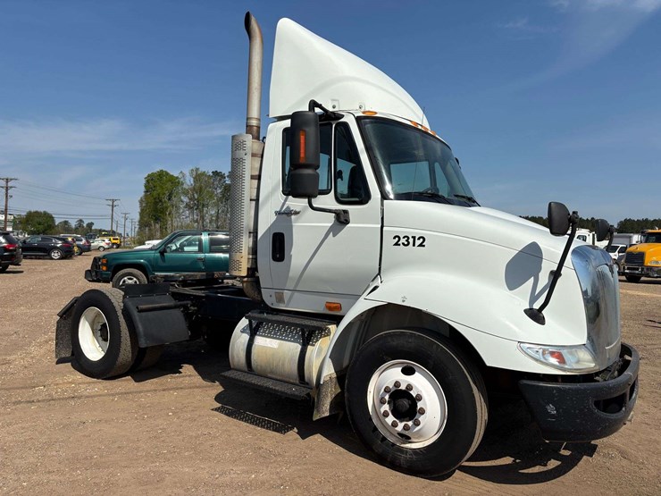 2010-international-8600-image-6