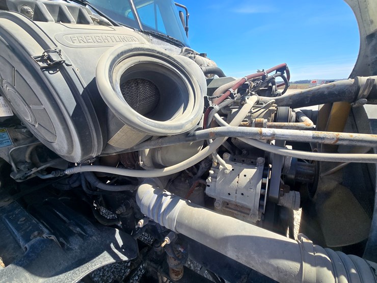 2006-freightliner-columbia-120-image-40