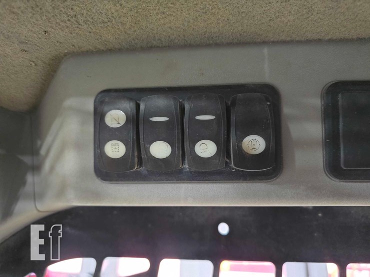 2015-caterpillar-259d-image-20