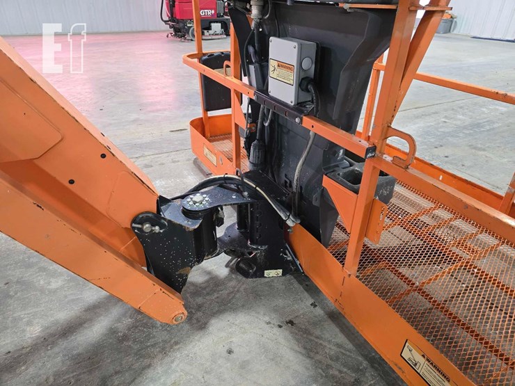 2019-jlg-460sj-image-17
