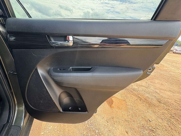 2013-kia-sorento-image-21