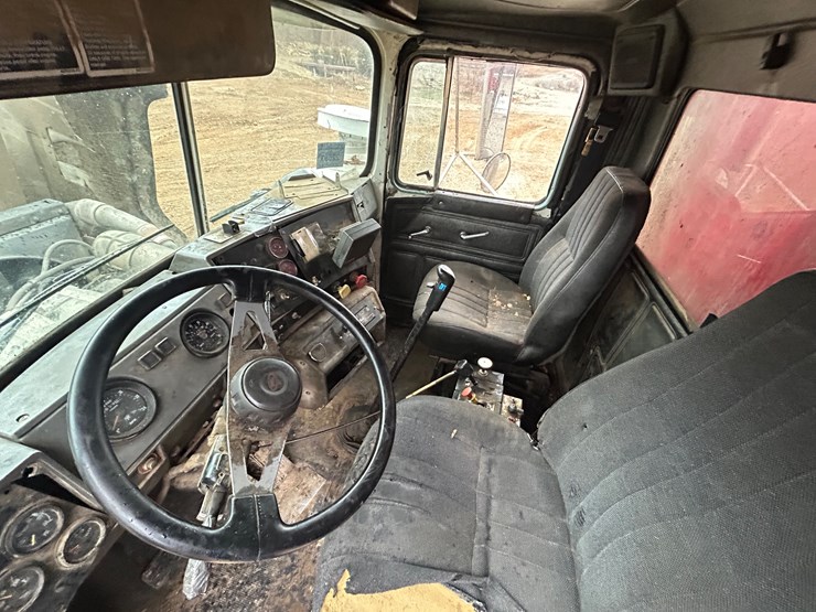 2001-mack-rd688s-image-51