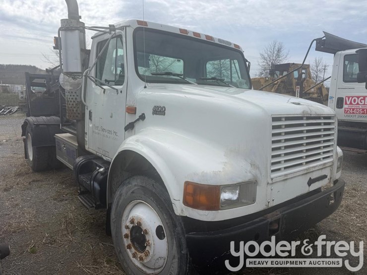 2002-international-4900-image-2