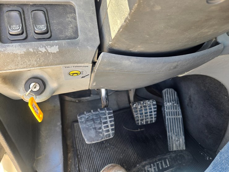 2006-freightliner-columbia-120-image-61