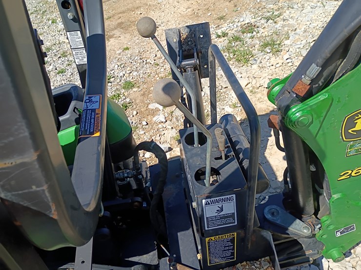 2013-john-deere-1025r-image-38