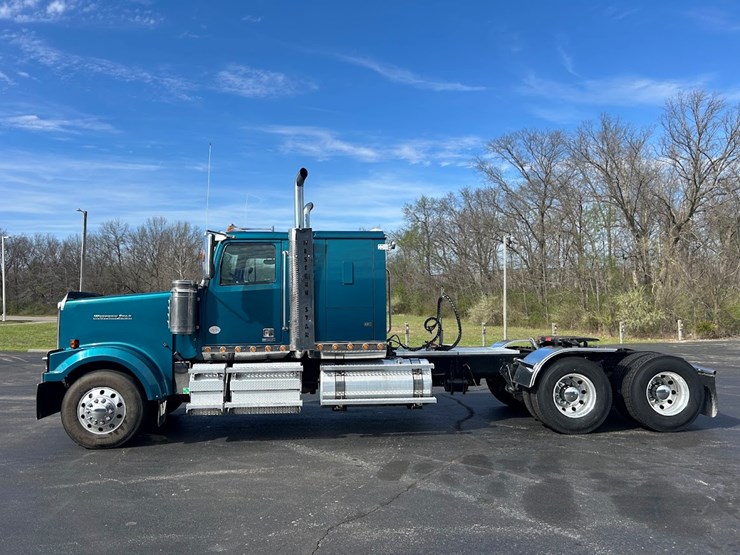 2022-western-star-4900-image-8