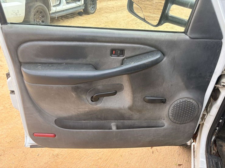 2001-gmc-sierra-2500-image-11