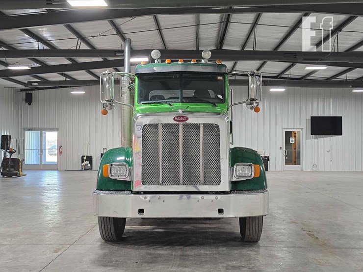2021-peterbilt-367-image-7
