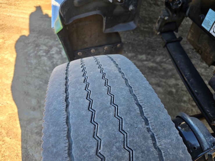 2019-peterbilt-567-image-39