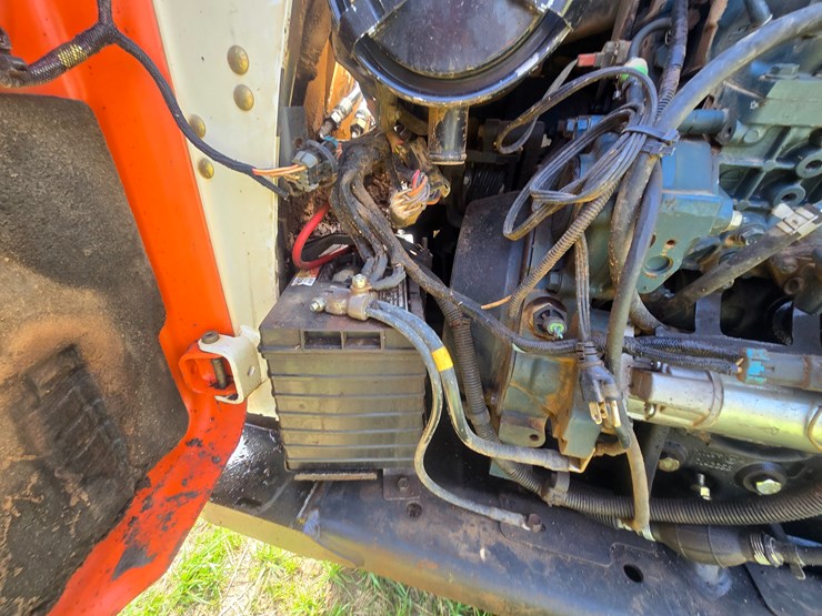 2010-bobcat-t650-image-21