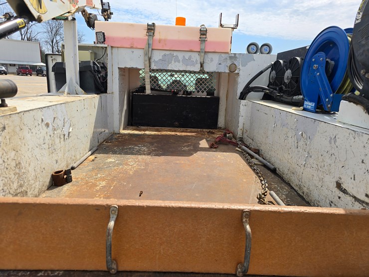 2013-ford-f550-image-42