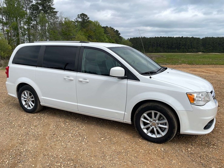2019-dodge-grand-caravan-sxt-image-4