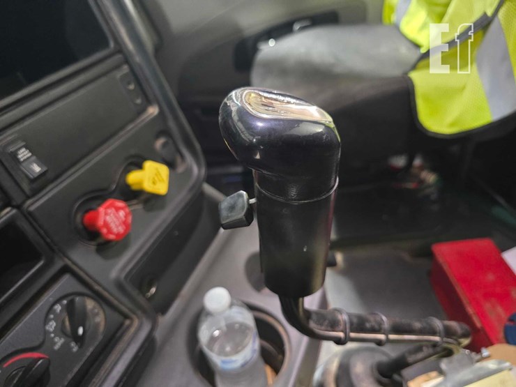 2017-international-prostar-image-15