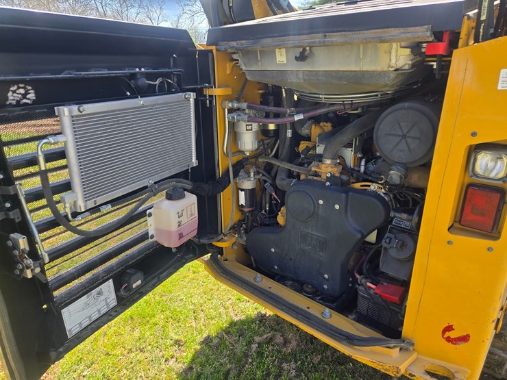 2018-caterpillar-299d2-image-23