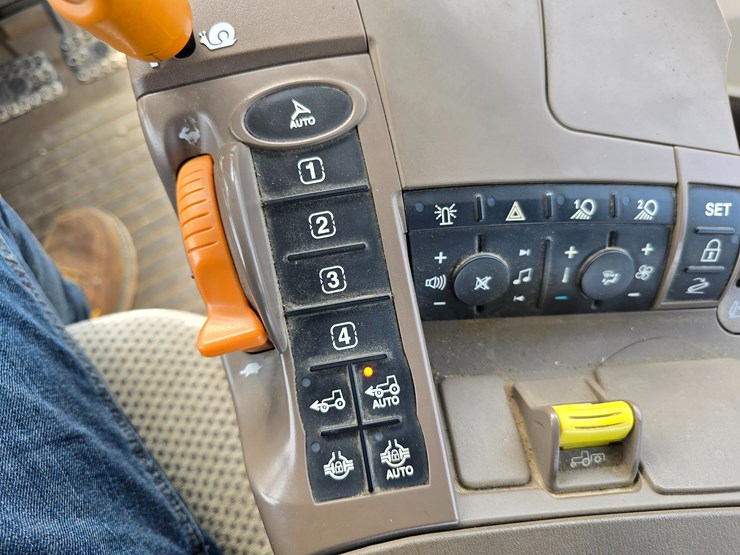 john-deere-6125r-image-57