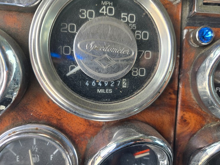 2000-peterbilt-379-image-62