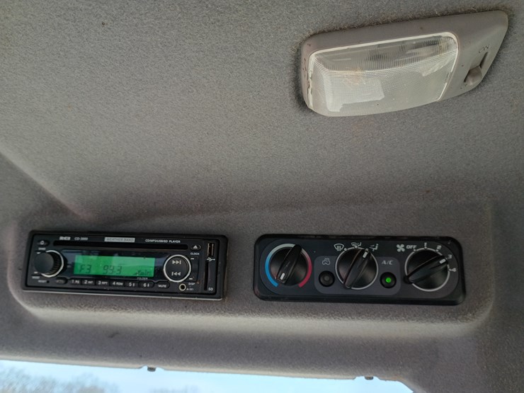 2019-kubota-m7060-image-41