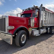 2017 PETERBILT 389