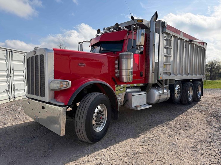 2017-peterbilt-389-image-1