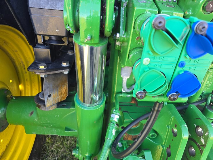 2016-john-deere-6110m-image-34