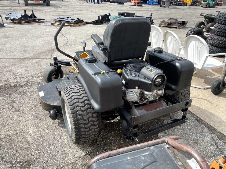 cub-cadet-tank-m72-image-4