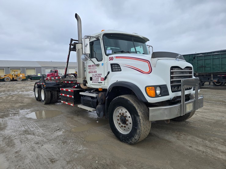 #22591-•-2007-mack-cv713-granite-roll-off-truck-image-17