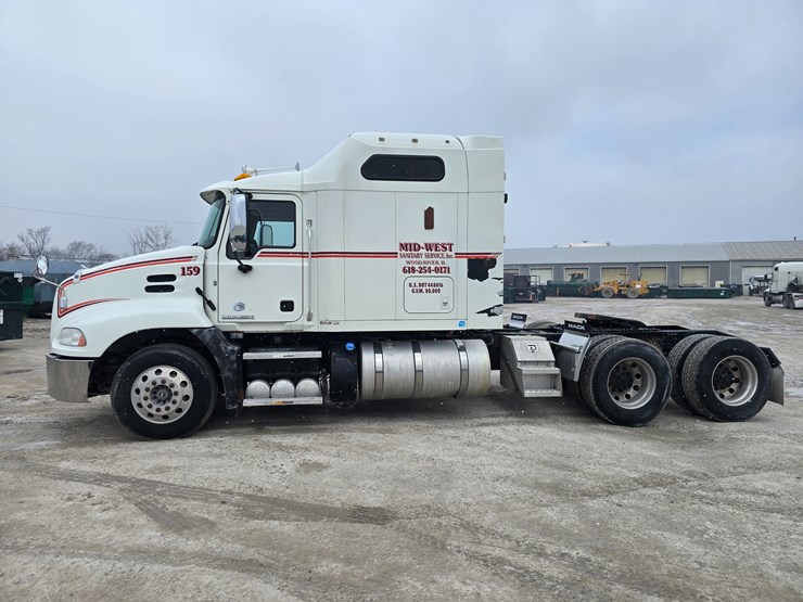 #22593-•-2016-mack-cxu613-pinnacle-sleeper-truck-image-4