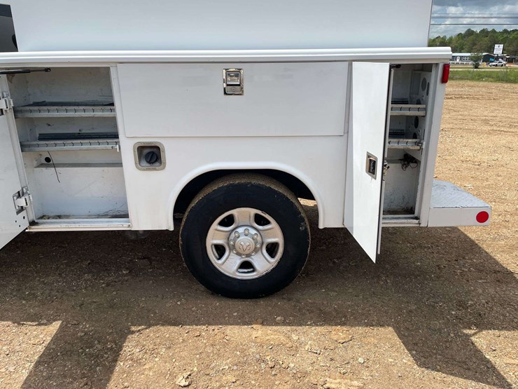 2015-dodge-ram-2500-image-15